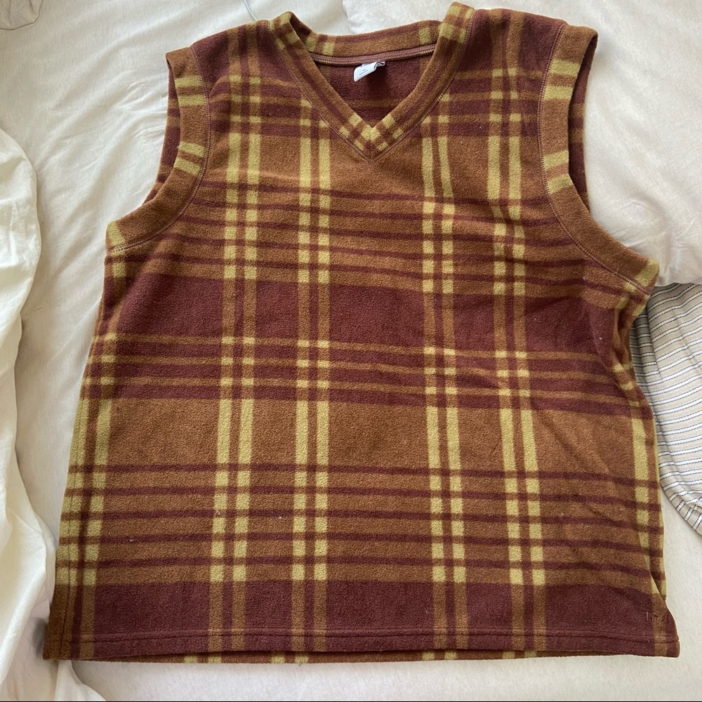 Aritzia Fleece Sweater Vest - Picture 2 of 4